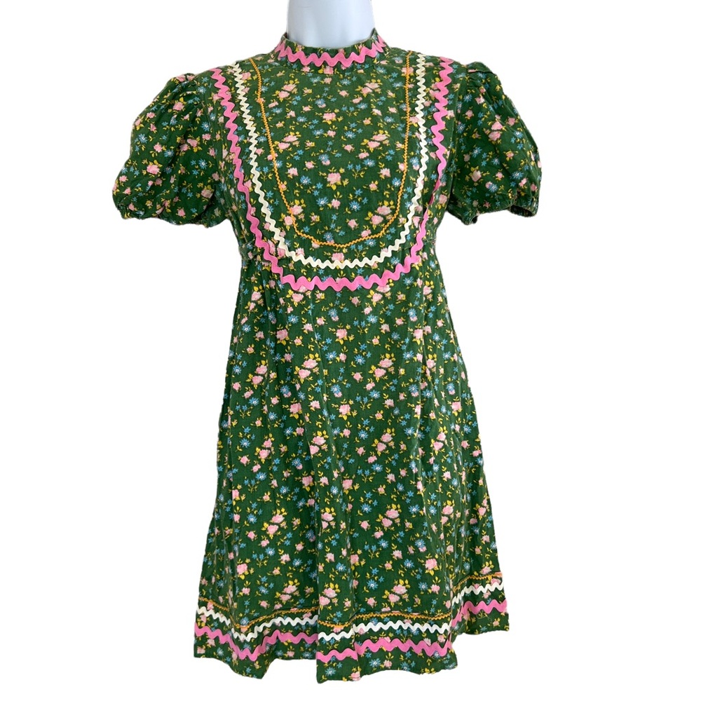vintage dress green floral calico rickrack trim 60s mod mini dress M cottage